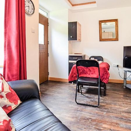 Awesome Home In Saint-Sever-Calvados With Kitchen Εξωτερικό φωτογραφία