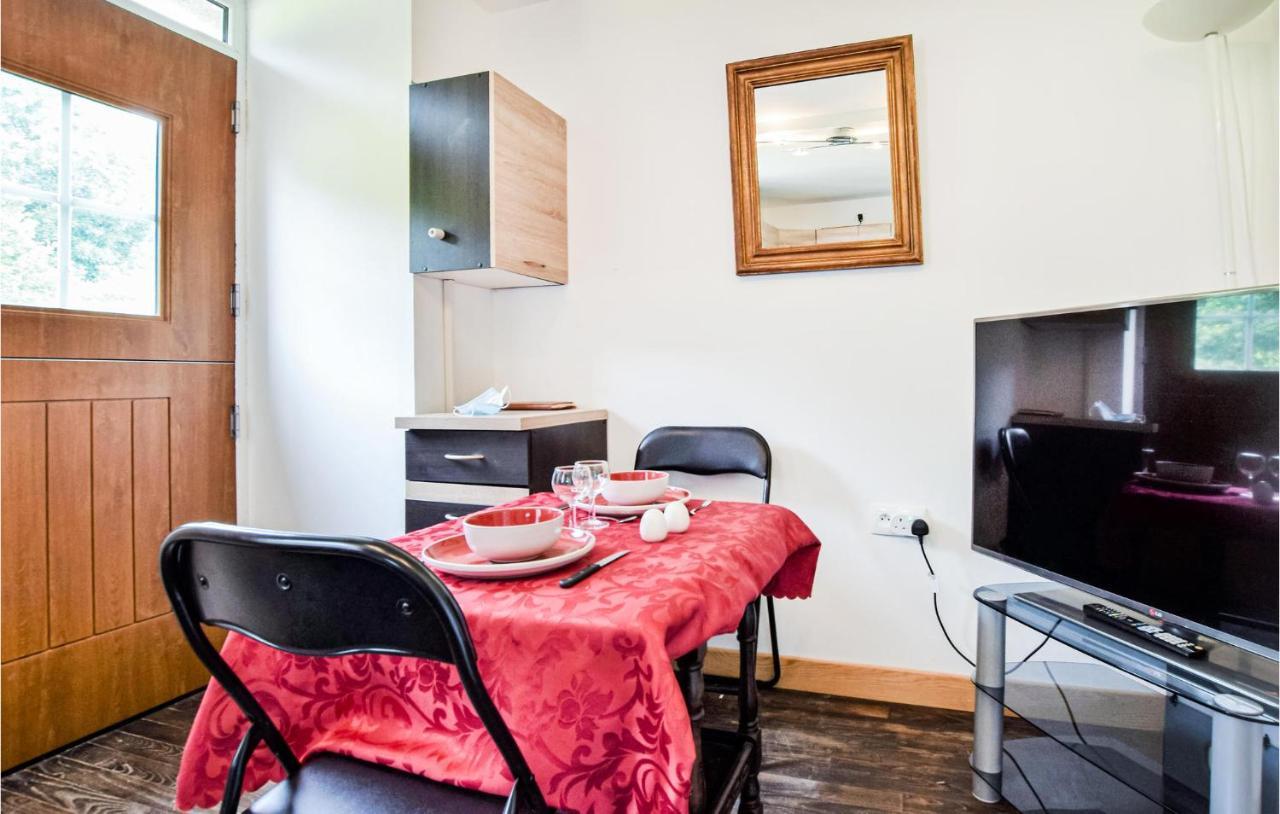 Awesome Home In Saint-Sever-Calvados With Kitchen Εξωτερικό φωτογραφία