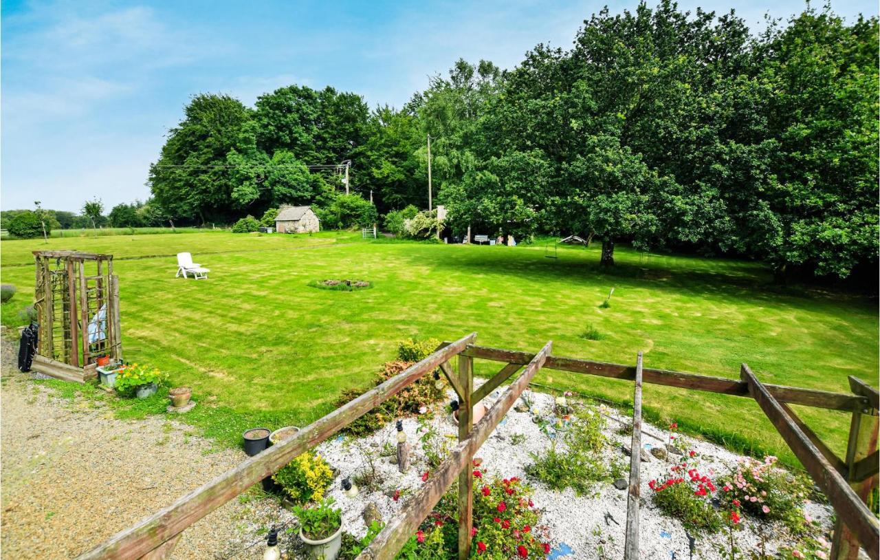 Awesome Home In Saint-Sever-Calvados With Kitchen Εξωτερικό φωτογραφία