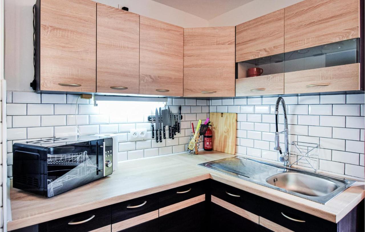 Awesome Home In Saint-Sever-Calvados With Kitchen Εξωτερικό φωτογραφία