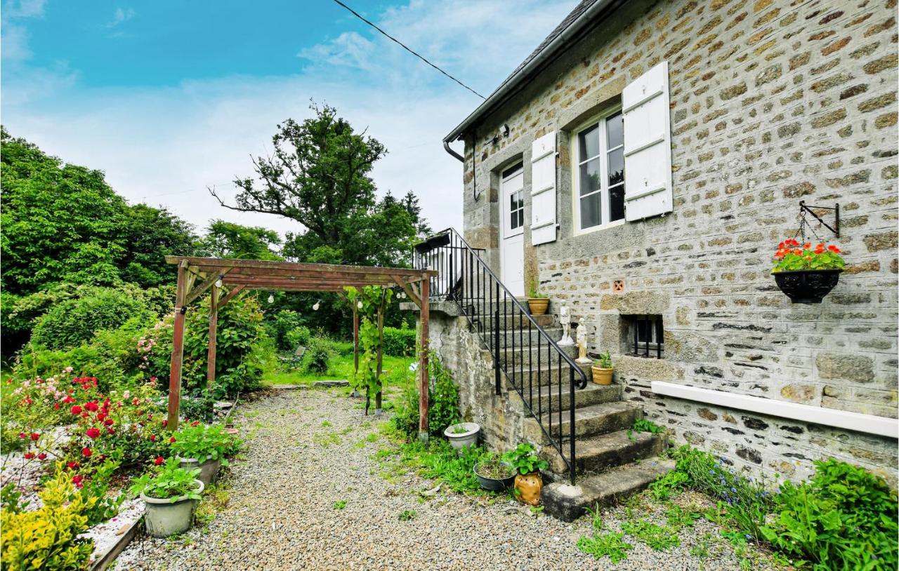 Awesome Home In Saint-Sever-Calvados With Kitchen Εξωτερικό φωτογραφία