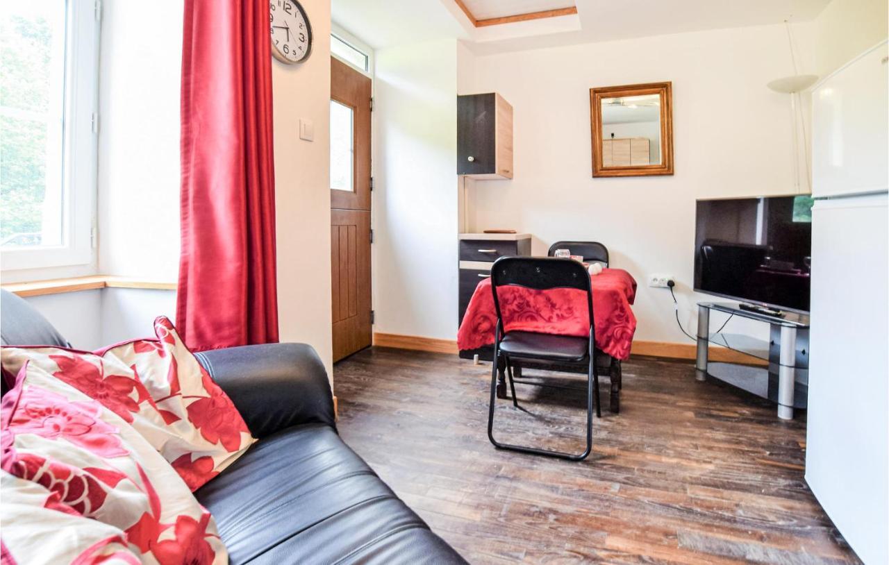 Awesome Home In Saint-Sever-Calvados With Kitchen Εξωτερικό φωτογραφία