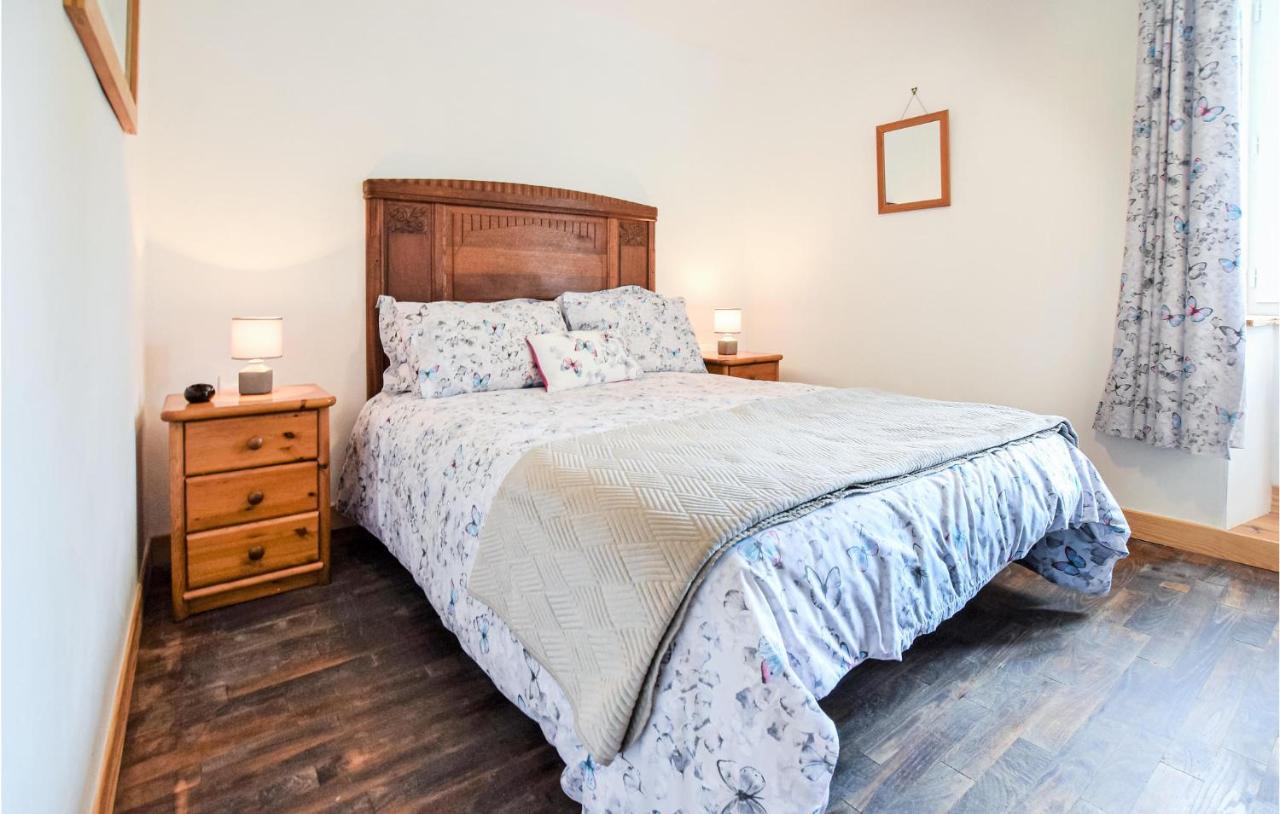 Awesome Home In Saint-Sever-Calvados With Kitchen Εξωτερικό φωτογραφία