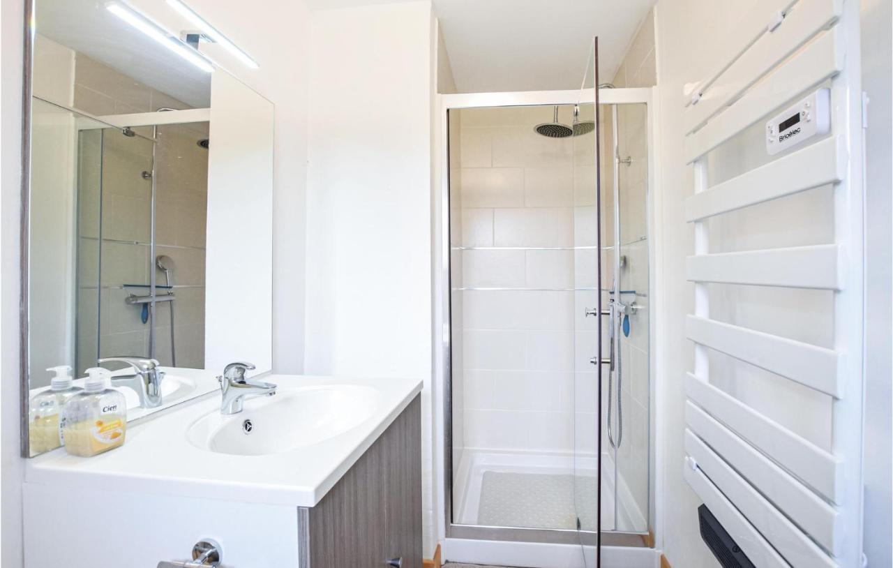 Awesome Home In Saint-Sever-Calvados With Kitchen Εξωτερικό φωτογραφία