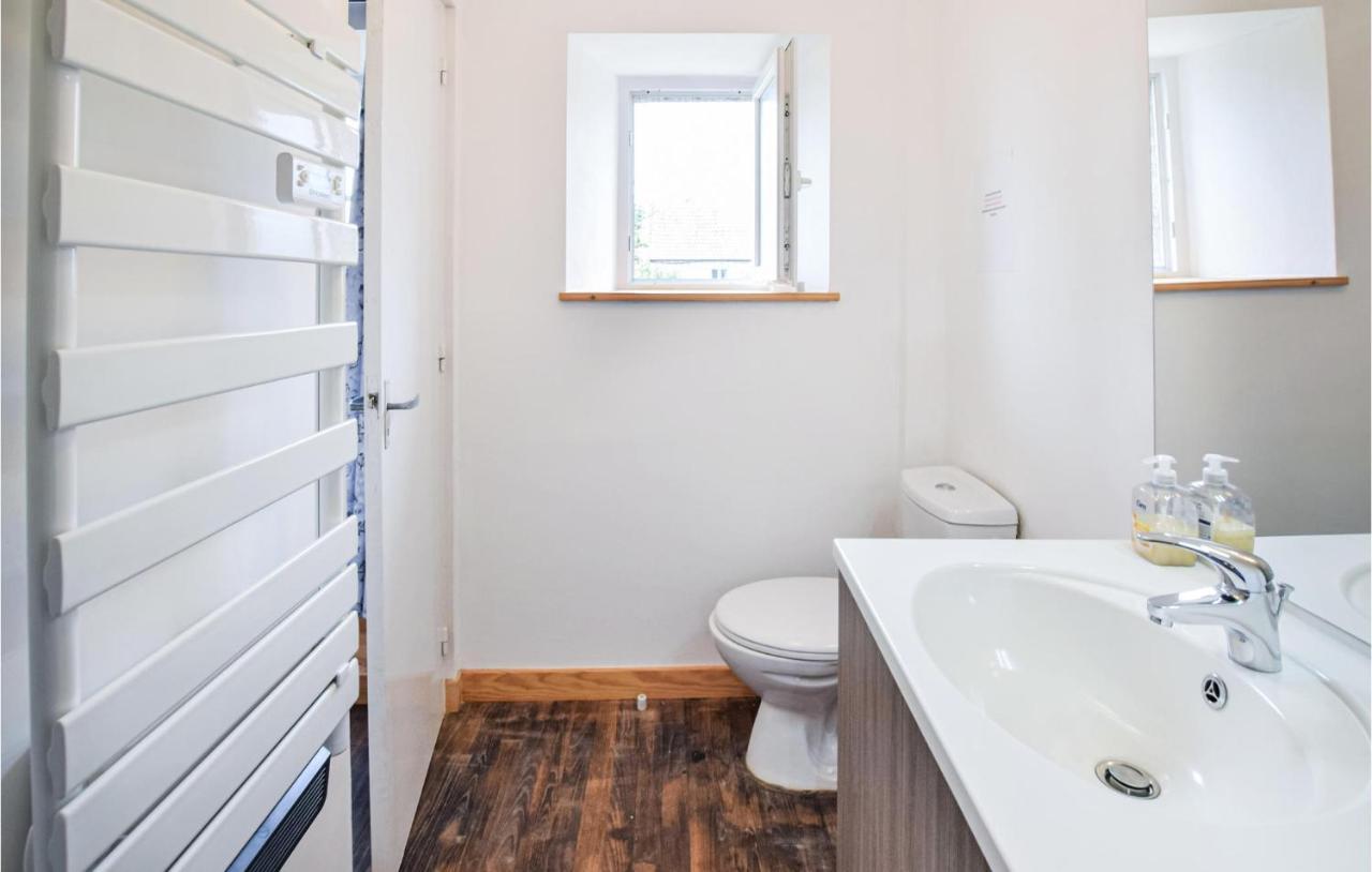 Awesome Home In Saint-Sever-Calvados With Kitchen Εξωτερικό φωτογραφία